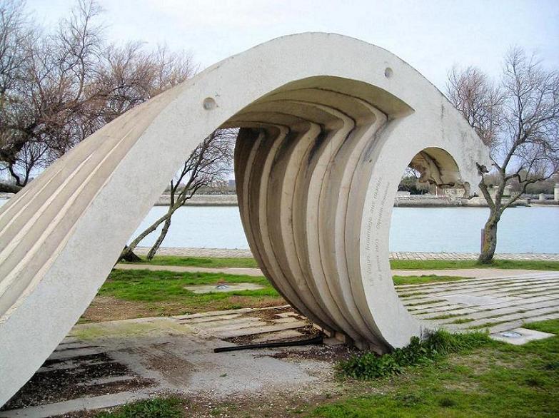 Didj sous la vague.JPG