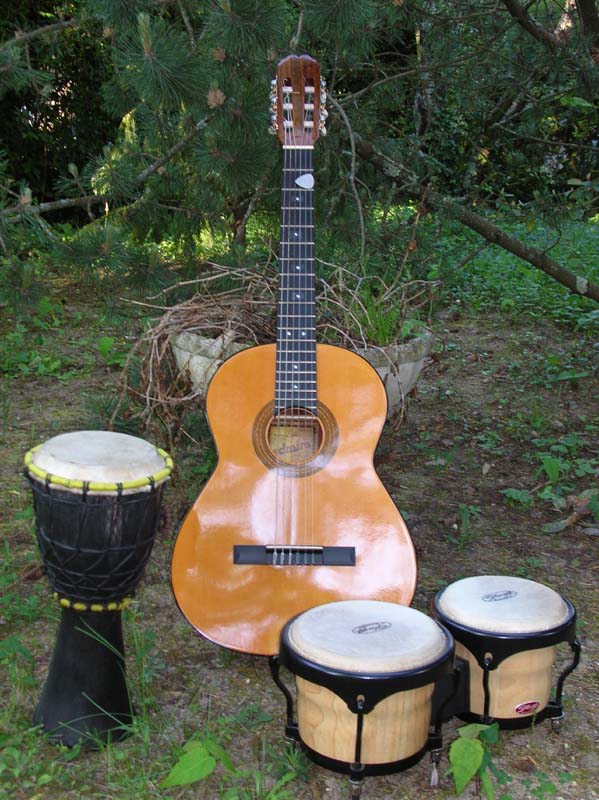 (petit) Djembe, gratte et bongo