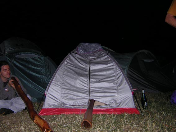 et la tente ki joue du didg