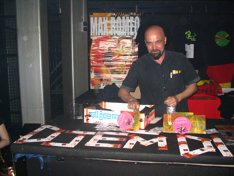Chauds les Cds de djemdiiii chauuuuds!! qui n'en veuuuuuut??