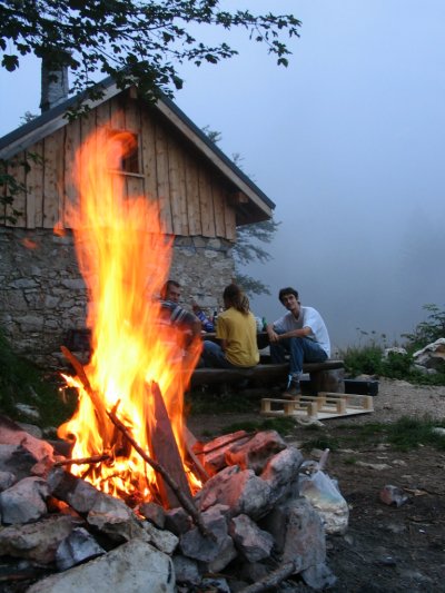 Au coin du feu.....on voulait mettre dedans une belle branche jaune claire avec marqué &amp;quot;st.x&amp;quot; quelque chose dessus, mais rudi a pas voulu, je sais pas pourquoi!