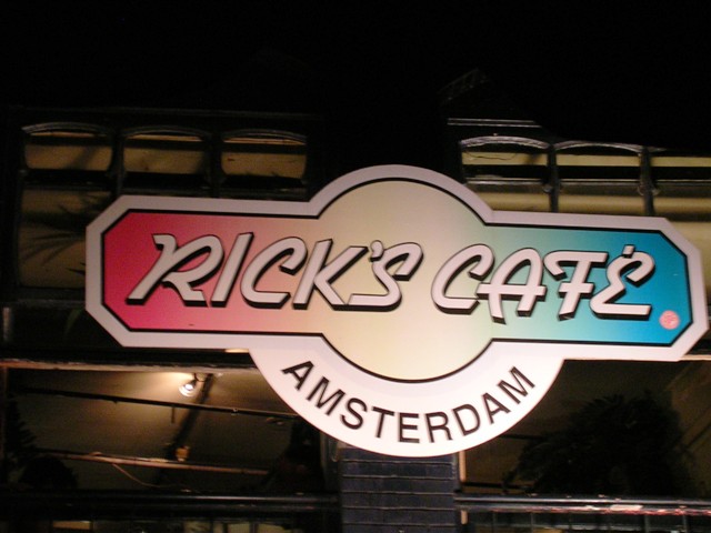 Une tite dédicace à RickDeckarD!!<br /><br />Qui as dit coffeshop?? Toi au fond!! Nooooonnn mais arretez de dire ça!! Spa vrai!!!<br />est ce que c'est le genre des personnes avec qui je suis partie??? Rhooo non mais alors hein quand meme bon....