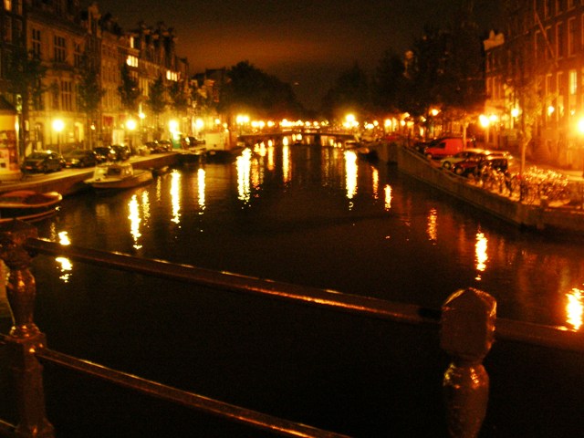 Et les canaux la nuit, quand on se balladait!