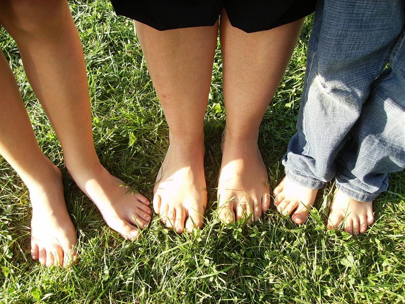 La tribu des petits pieds nus!